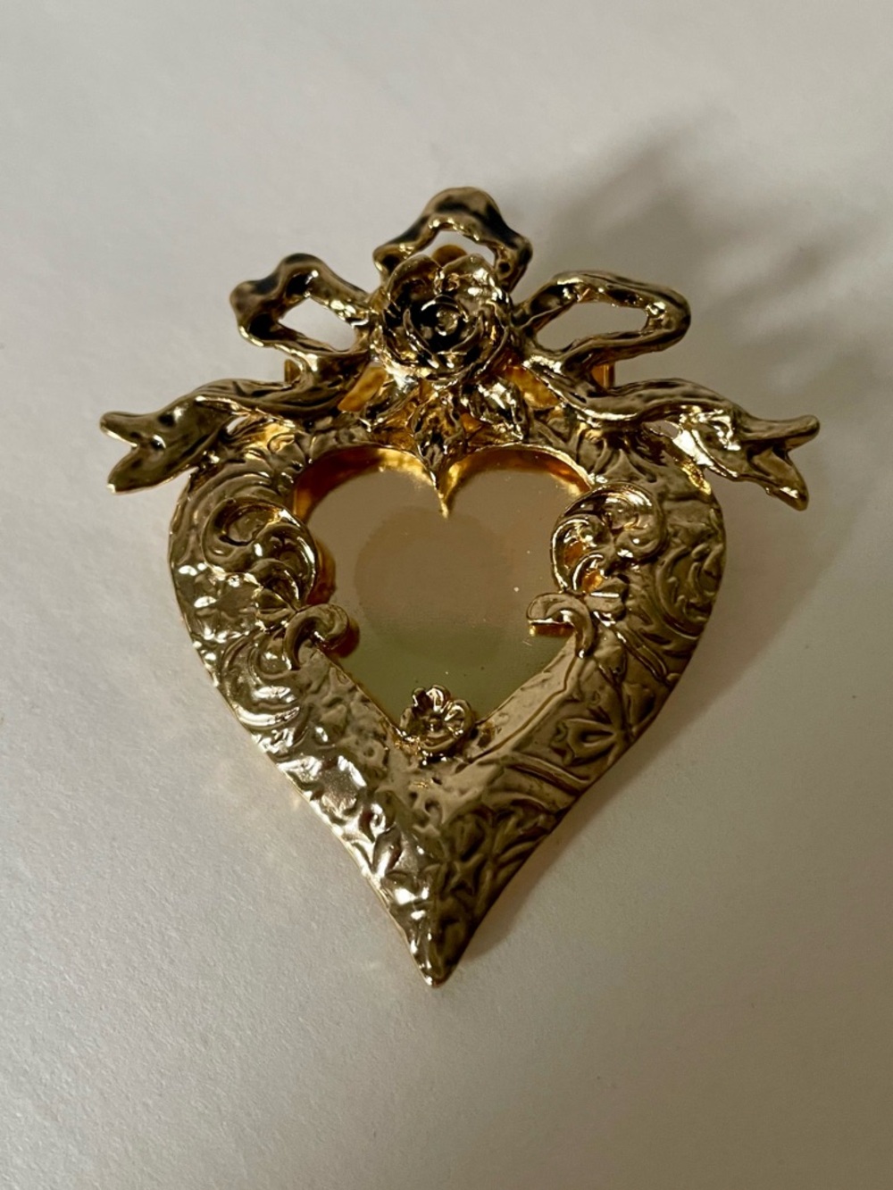 Vintage Avon Victorian Style Gold-Tone Metal Heart Photo Keeeper Brooch